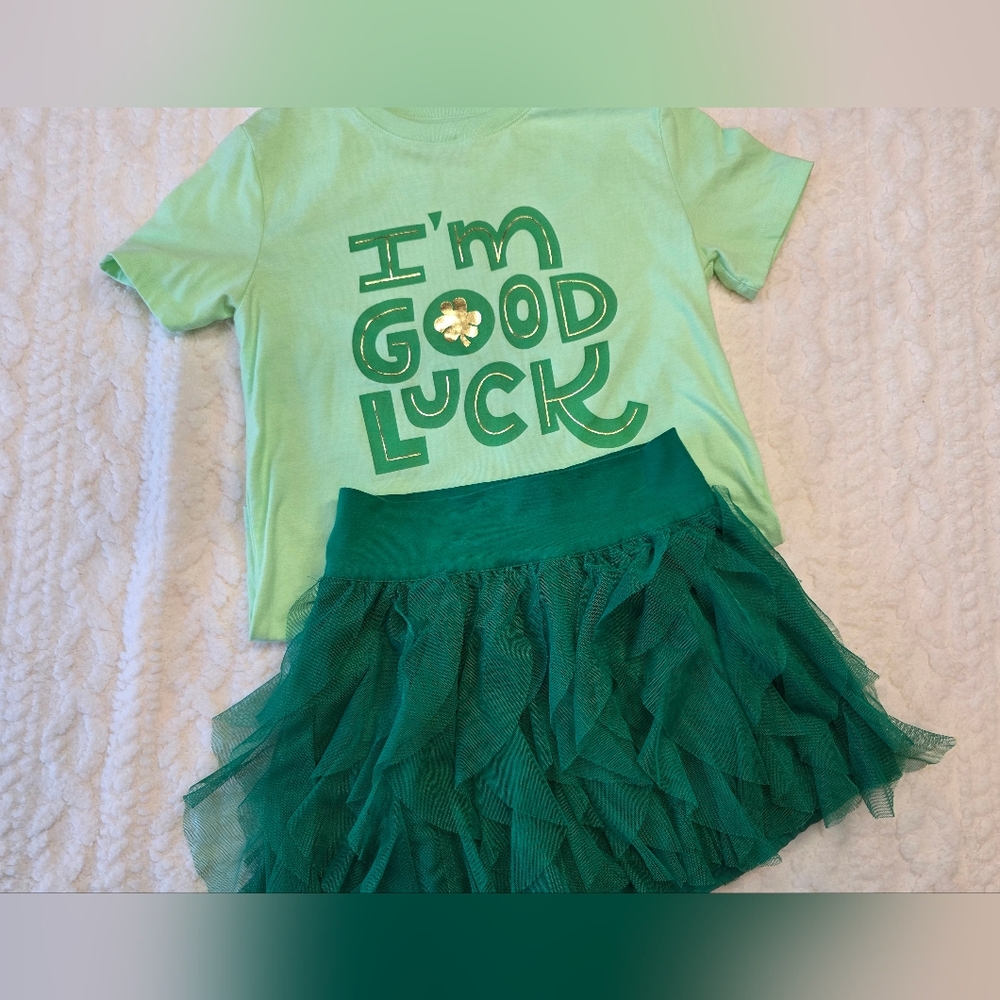 Girls St. Patrick’s Day Outfit | Cat & Jack Tee (8/10) + GAP Kids Tulle Skirt (6